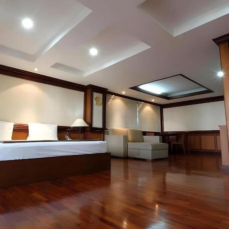 Alameda Suites Hotel Bangkok Exterior photo
