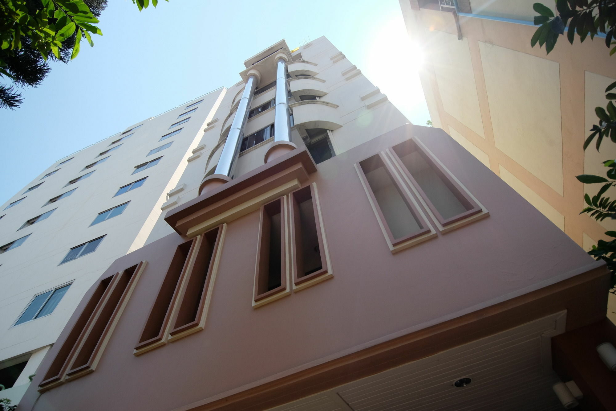 Alameda Suites Hotel Bangkok Exterior photo